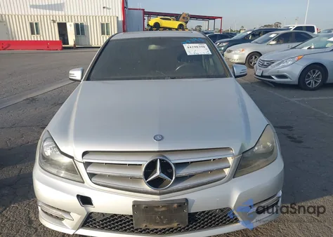 2012 Mercedes-Benz C 250 Sport z USA, uszkodzony, nr VIN WDDGF4HB0CA600399